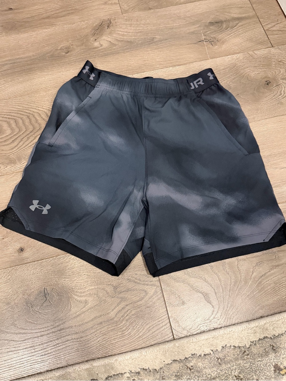 Under Armour Men’s Charcoal/Black Athletic Training Shorts size S